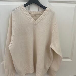 Nothing written v neck one-size sweater alpaca wool in cream color